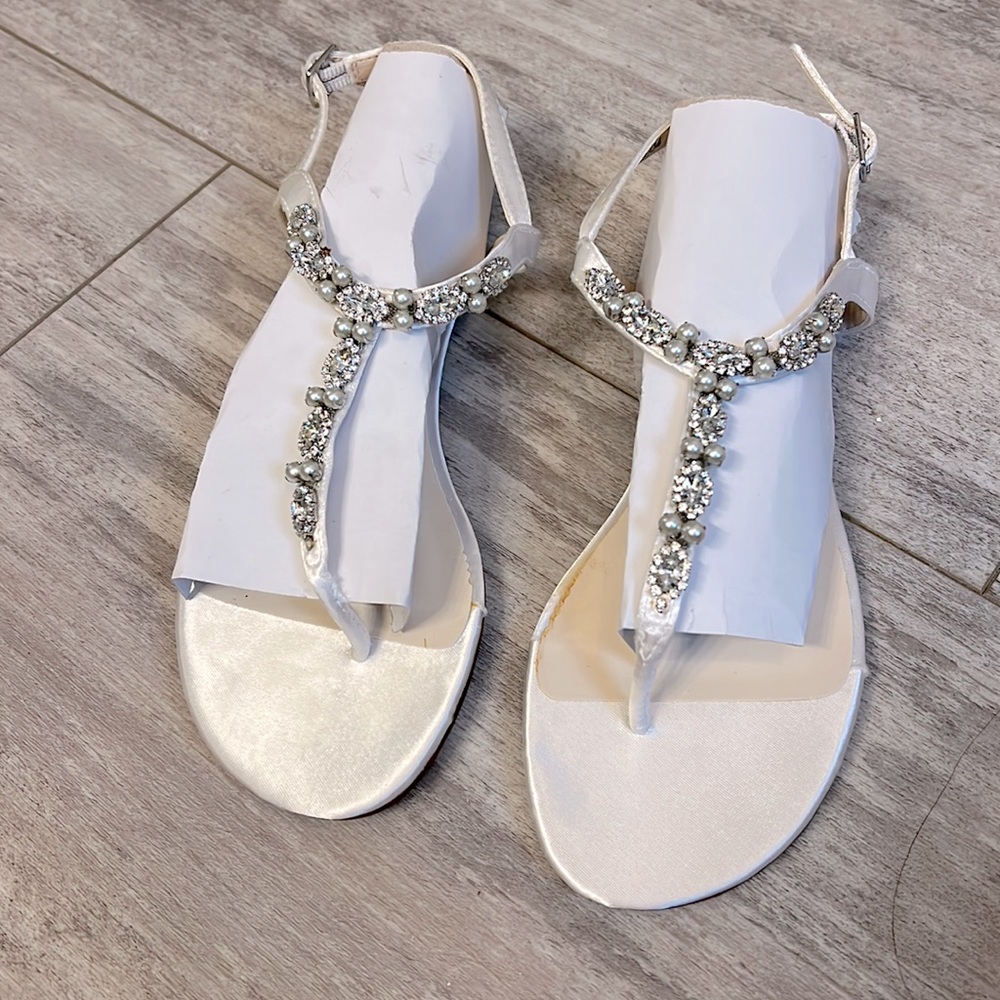 Dyeables Silver & White Sandals- NWOT- Size 8